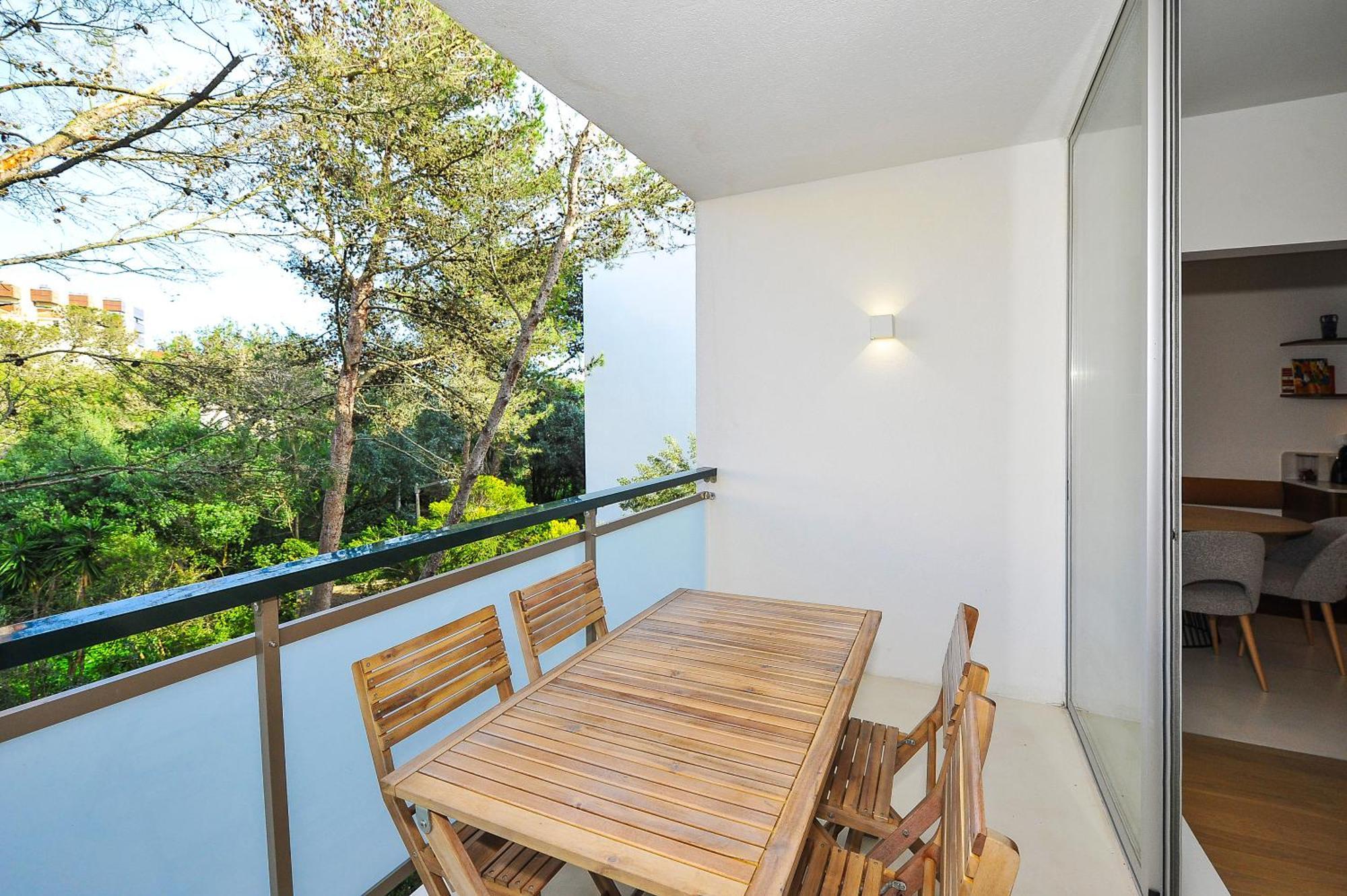 Hibiscos Balcony - *